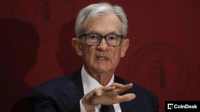 Bitcoin cai abaixo de US$ 71 mil após discurso de Jerome Powell e pausa do Fed