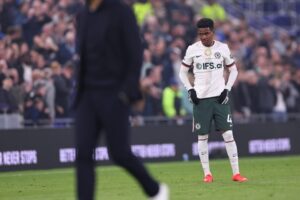 Estevão Willian demonstra frustração com a situação atual do Chelsea