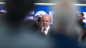 Bloomberg aponta desgaste de Lula e compara com trajetória de Biden