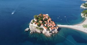 Nubank passa a cobrar R$ 6,50 a cada uso de serviço específico