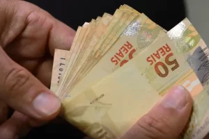 Alta no custo do crédito dificulta controle do endividamento