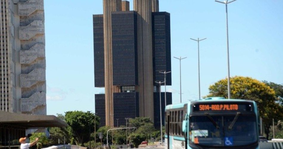 Conflito internacional pode dificultar redução da taxa de juros