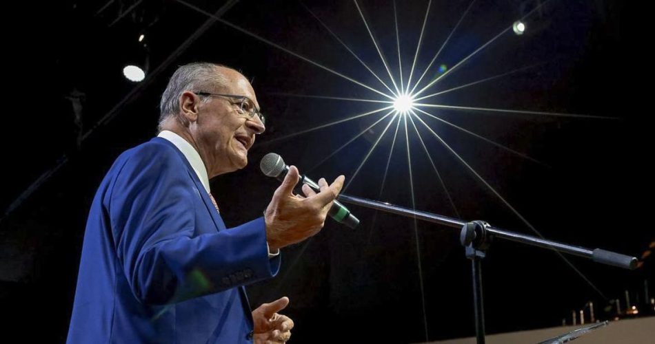 Alckmin sugere ajuste fiscal em 2027 para viabilizar novo mandato de Lula