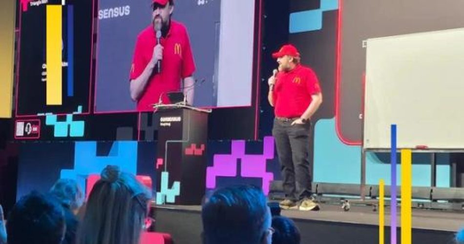 Charles Hoskinson alerta para risco de uso político do CLARITY Act nos EUA