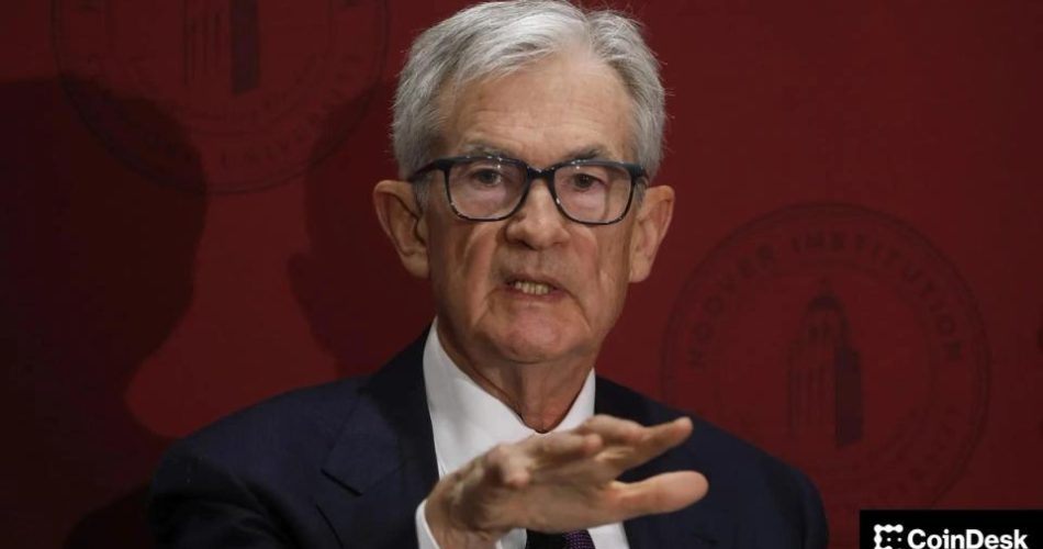 Bitcoin cai abaixo de US$ 71 mil após discurso de Jerome Powell e pausa do Fed