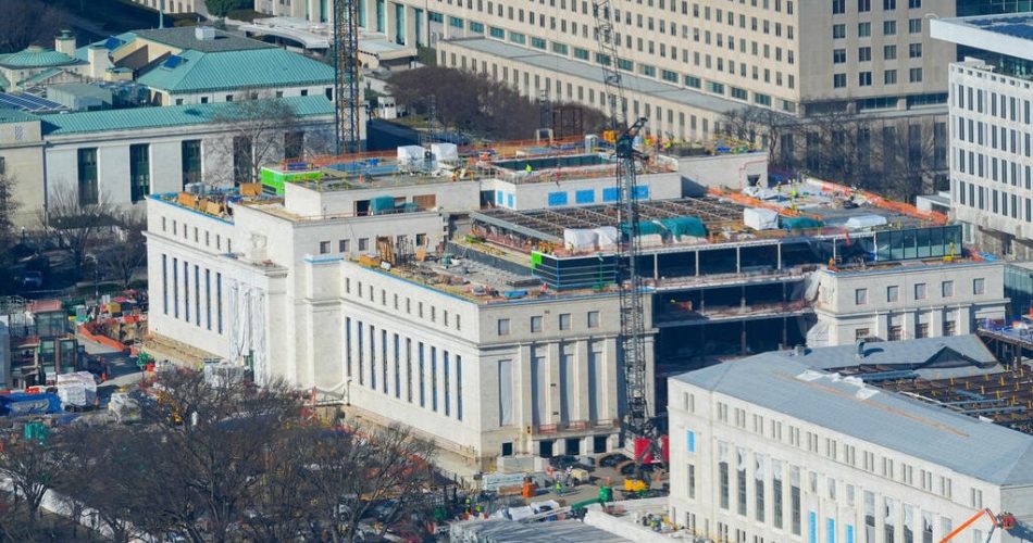 Procuradores do escritório de Jeanine Pirro tentam entrar na sede do Federal Reserve