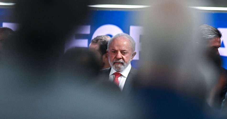 Bloomberg aponta desgaste de Lula e compara com trajetória de Biden