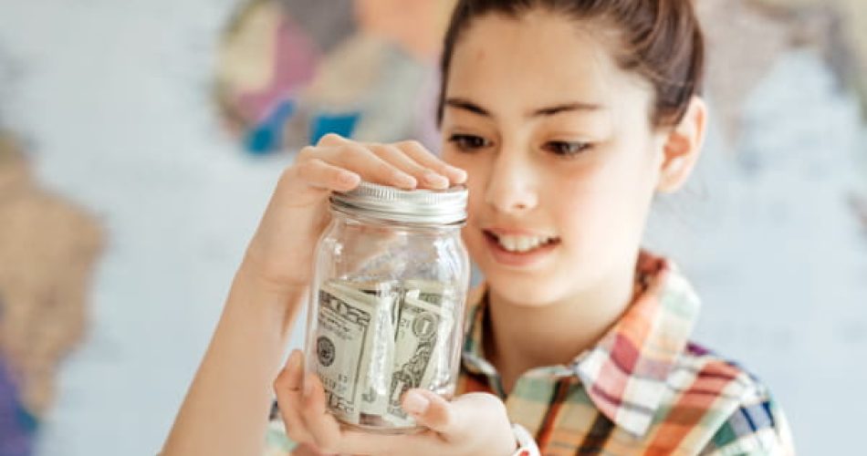 Como usar o pensamento econômico para decisões financeiras pessoais mais eficientes