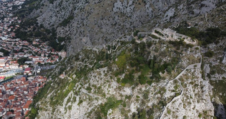 Por que dólares onchain ainda falham na conversão para dinheiro real