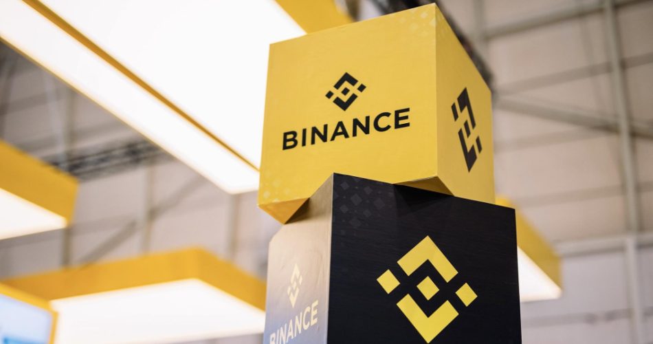 Mercado de criptomoedas enfrenta semana decisiva com desafios geopolíticos e regulatórios